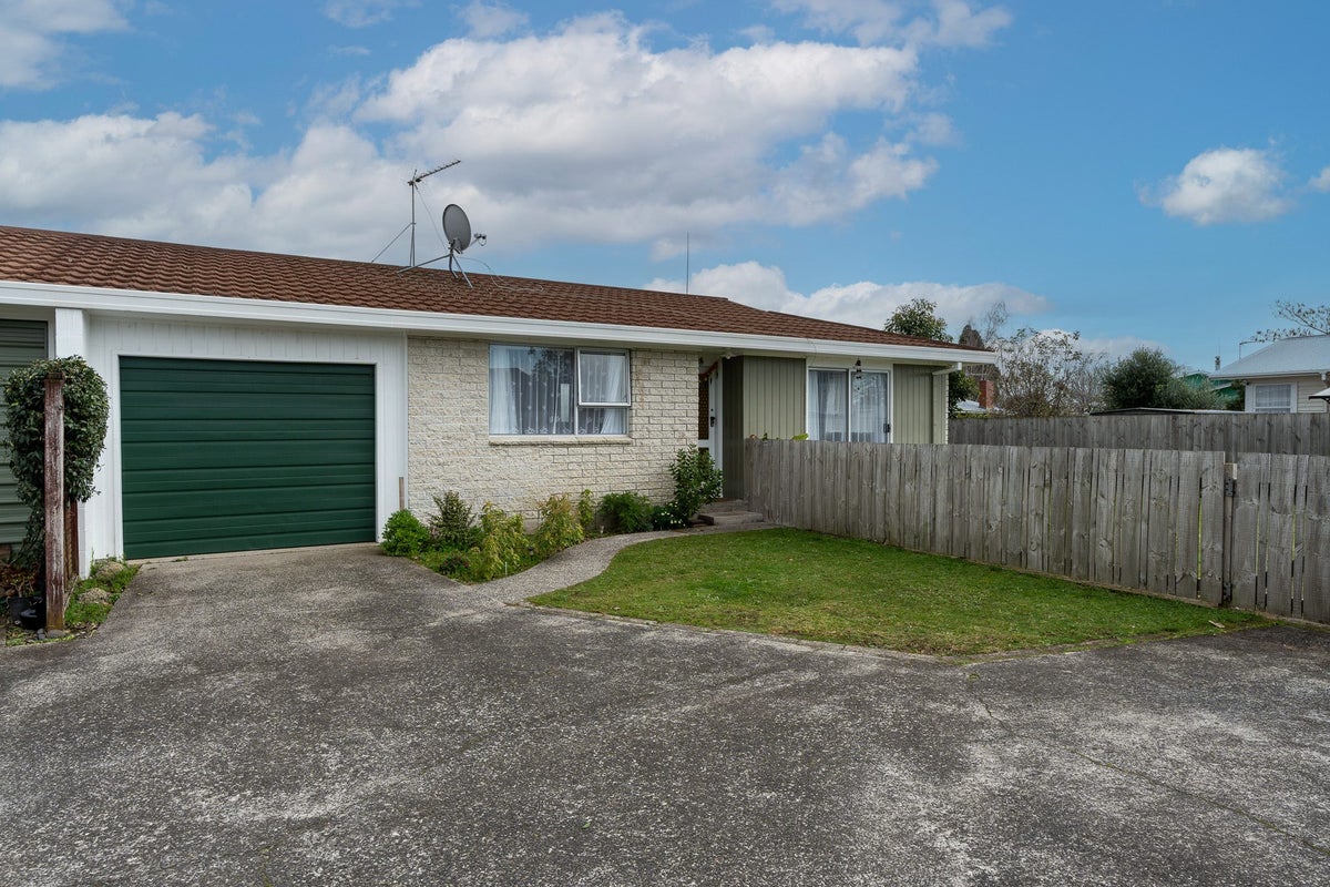 22A Leslie Place, Deanwell, Hamilton - Carousel 1