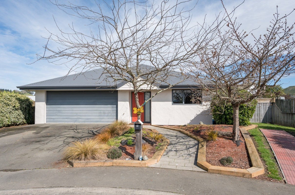 16 Franklyn Close, Wakefield - Carousel 2