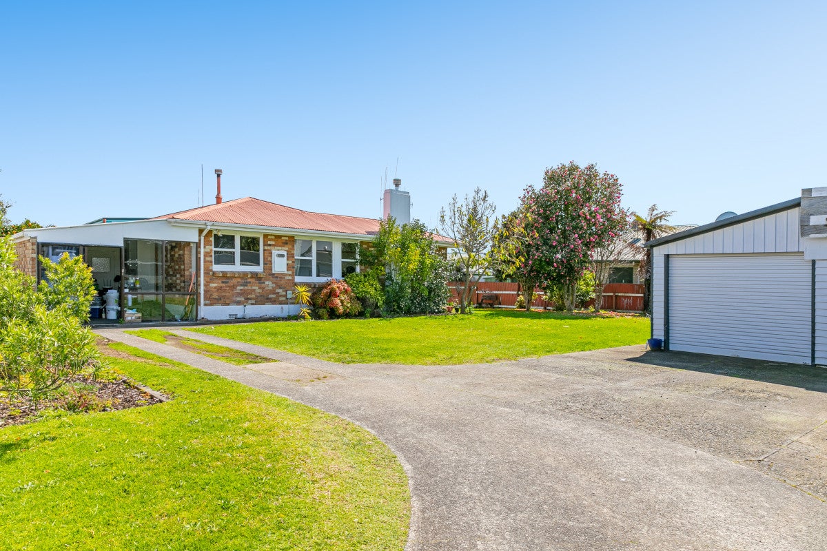 11 Wembury Grove, Parkvale, Tauranga - Carousel 1