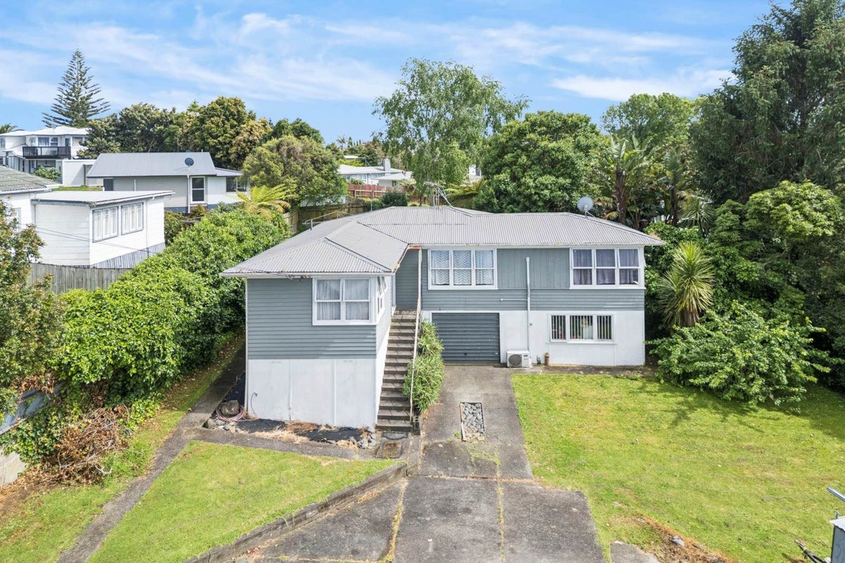 1 Rondorlyn Place, Manurewa, Auckland - Carousel 1