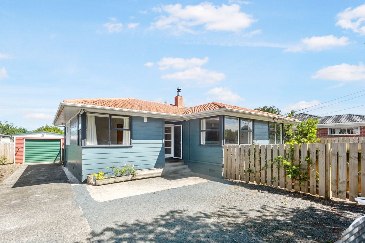26 Wallace Road, Mangere Bridge, Auckland - Carousel 1