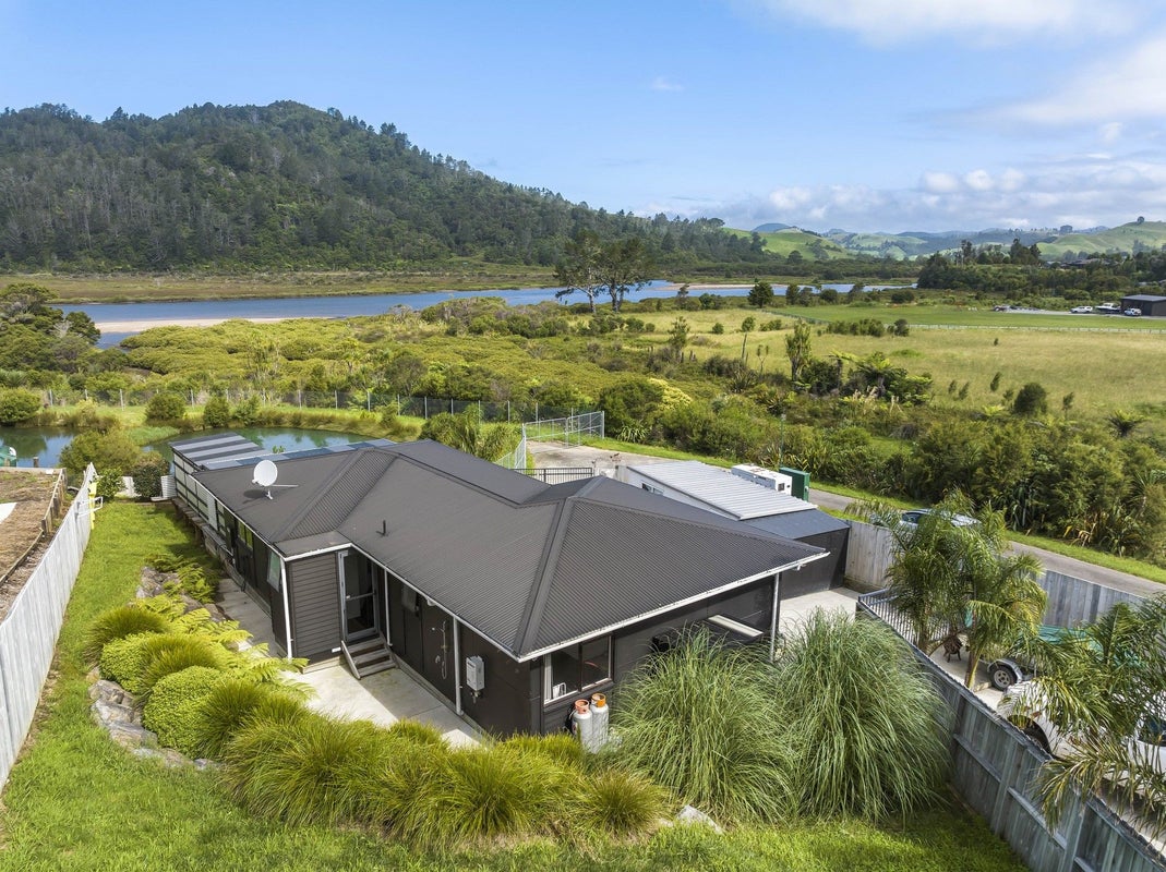 126 Rangituia Street, Whangamata - Carousel 1