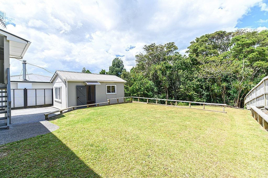 32 South Lynn Road, Titirangi, Auckland - Carousel 2