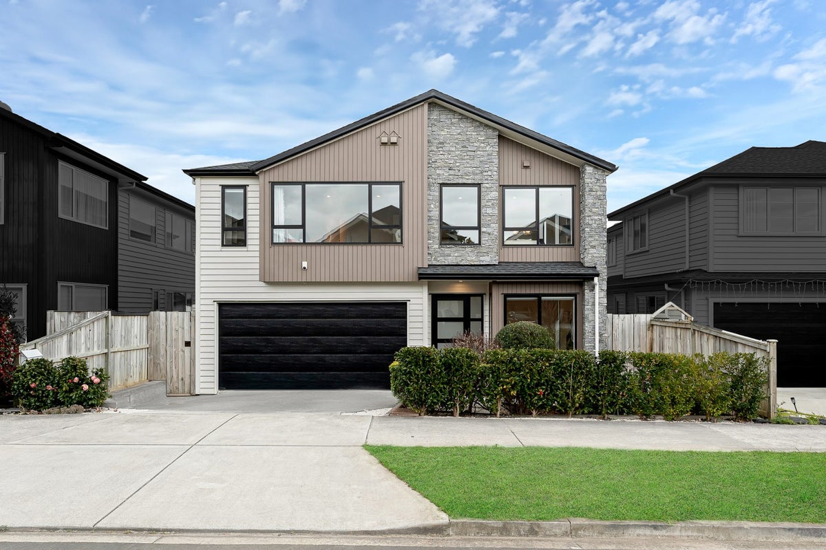 21 Paripari Street, Flat Bush, Manukau City, Auckland - Carousel 1