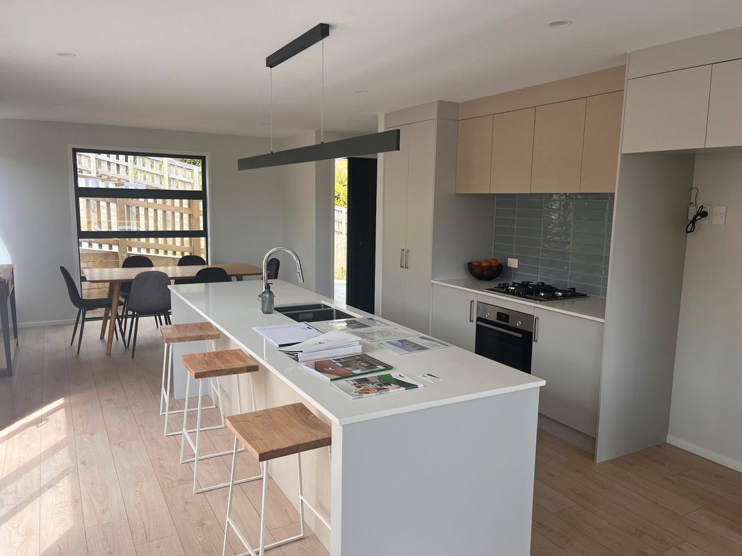 24 Camber Drive, Whitby, Porirua - Carousel 2