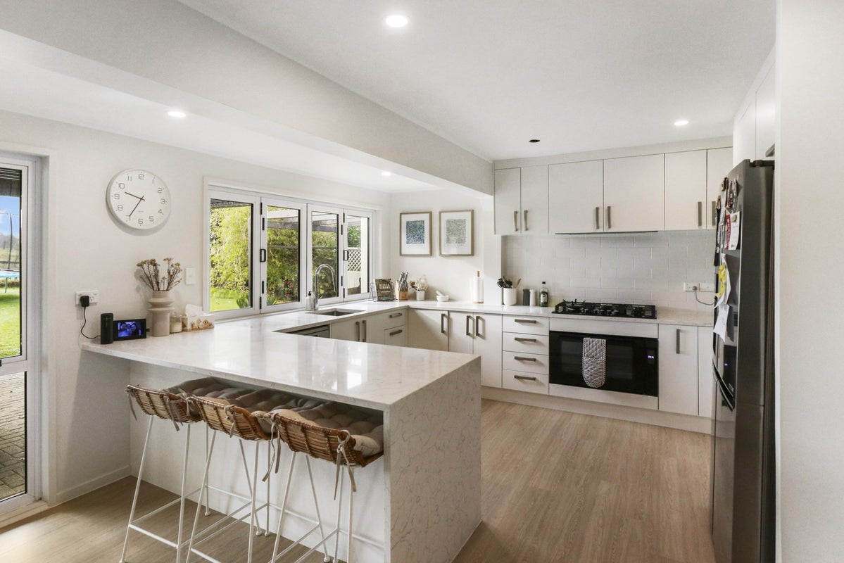 12 Tadley Court, Goodwood Heights, Auckland - Carousel 2
