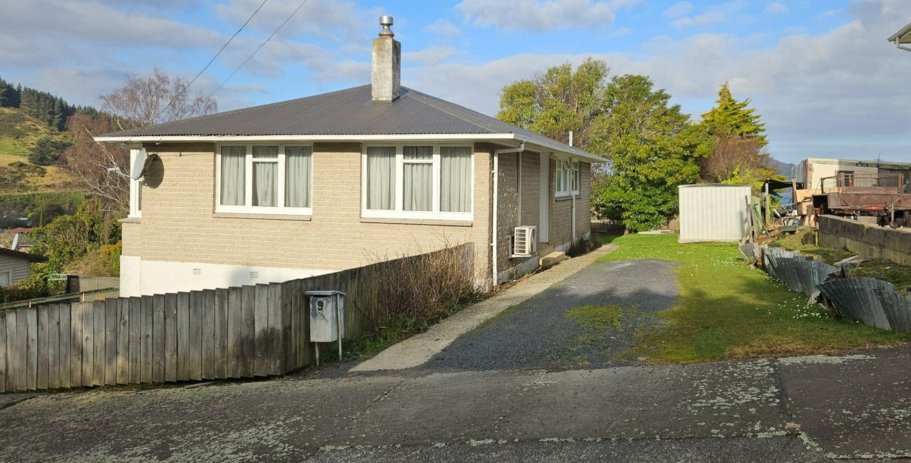 9 Springdon Avenue, Sawyers Bay, Port Chalmers - Carousel 1