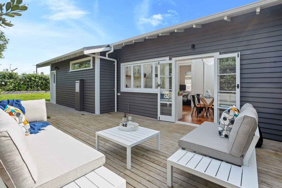 31 Lippiatt Road, Otahuhu, Auckland - Carousel 1