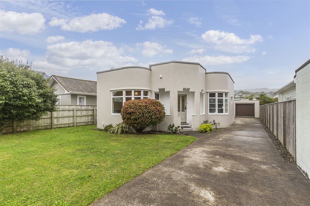 8 Cambridge Street, Tawa, Wellington - Carousel 1