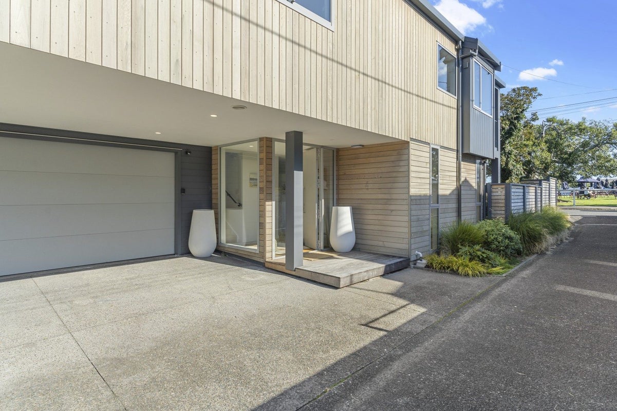 2/43 Princes Street, Northcote Point, North Shore City, Auckland - Carousel 2