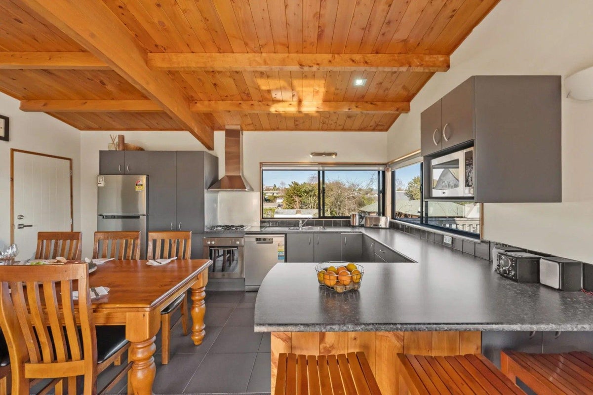 31 Whakaipo Avenue, Taupo, Taupo - Carousel 2