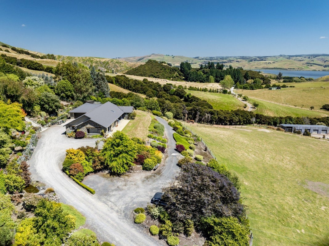 67 Surrey Heights, WAIHOLA, OUTRAM - Carousel 1