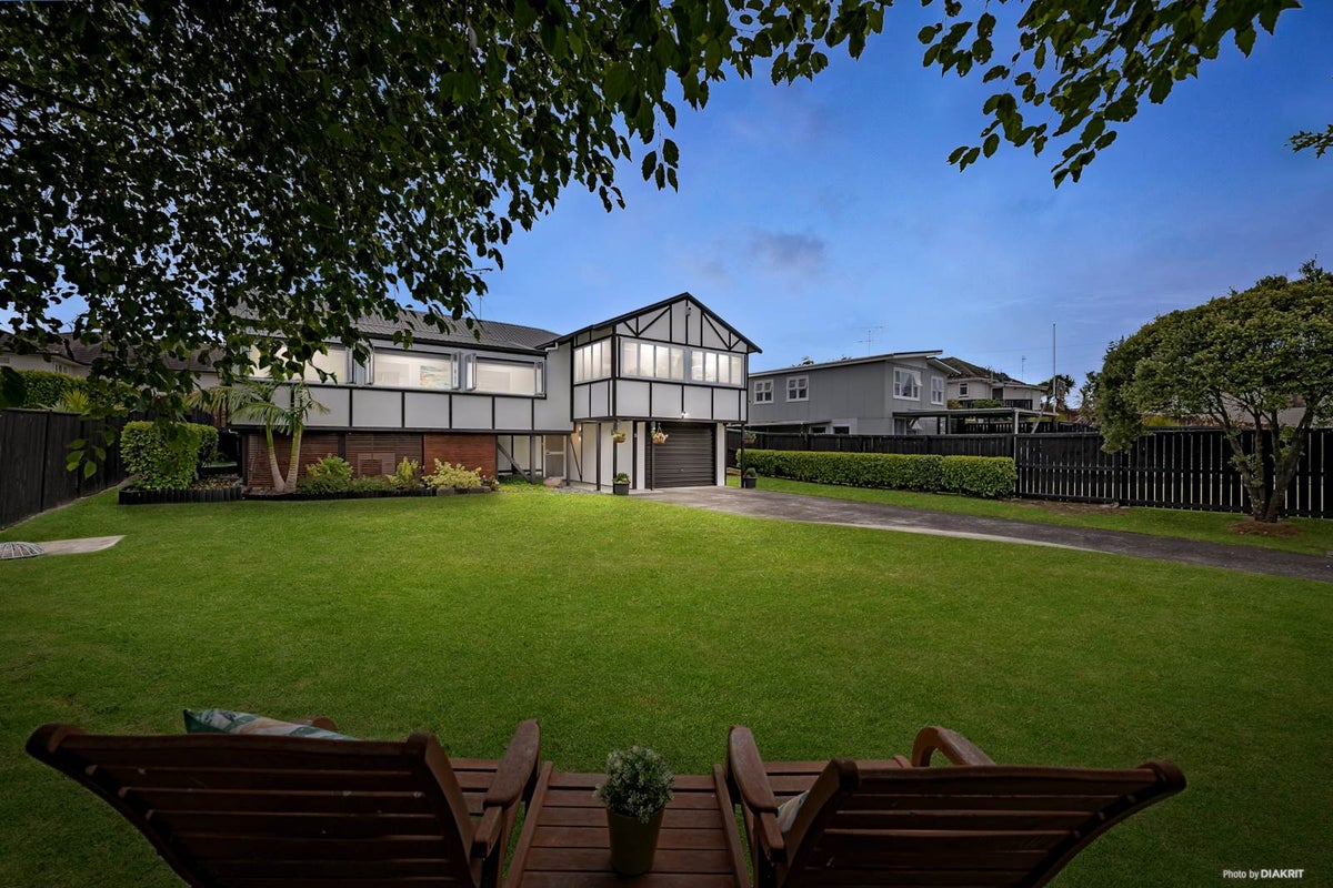 26 Shelly Bay Road, Beachlands, Auckland - Carousel 1