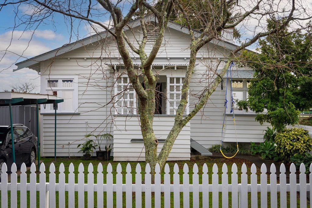 21 Wingate Street, Avondale, Auckland - Carousel 1