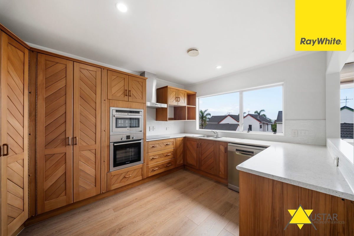 2/24 Cherub Place, West Harbour, Auckland - Carousel 2