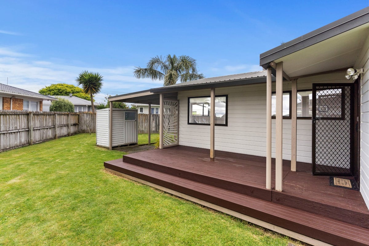 17B ELIZABETH ST, Papakura, Auckland  - Carousel 2