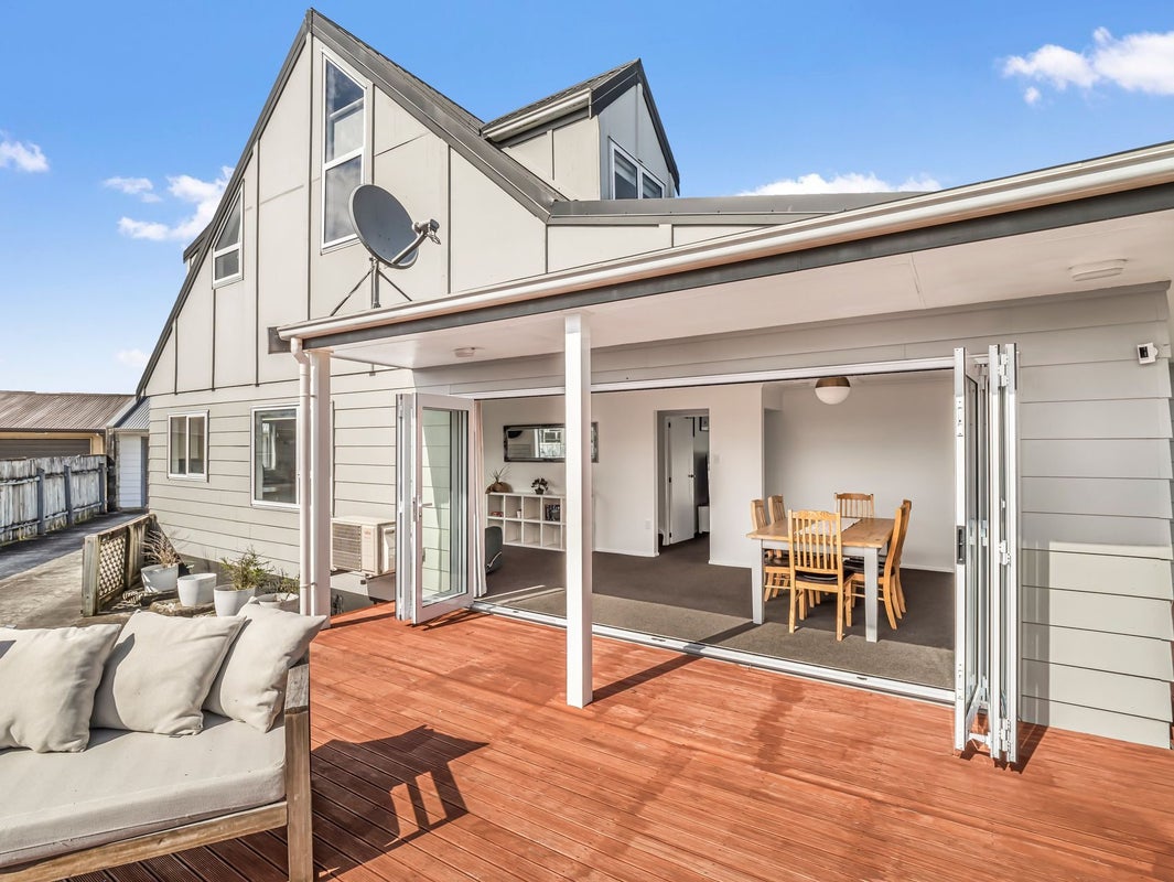 11 Leander Place, Milson, Palmerston North - Carousel 1
