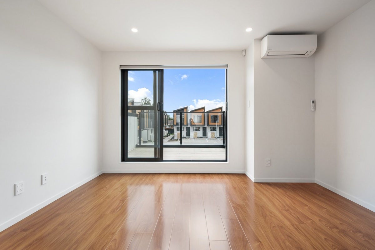 14 Red Arches Road, Henderson, Auckland - Carousel 2