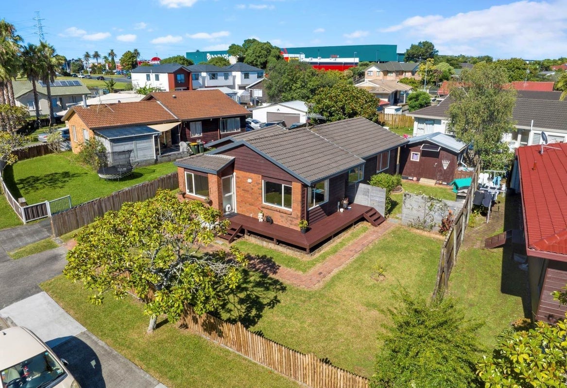 1 Midvale Place, Burswood, Auckland - Carousel 16