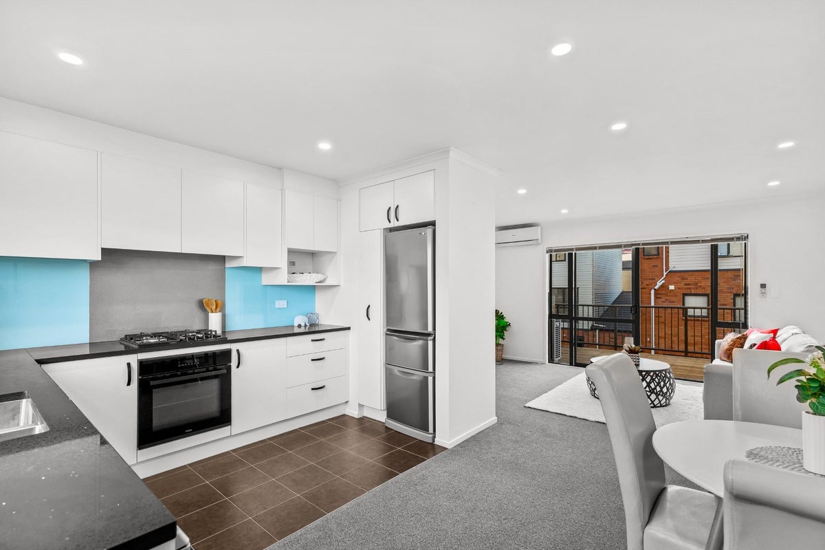 10/172 McLeod Road, Te Atatu South, Waitakere City, Auckland - Carousel 1