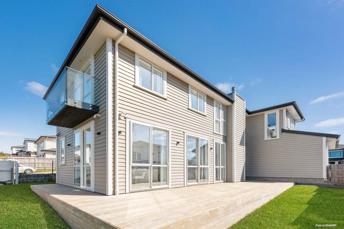 17 Lagonda Rise, Oteha, Auckland - Carousel 2