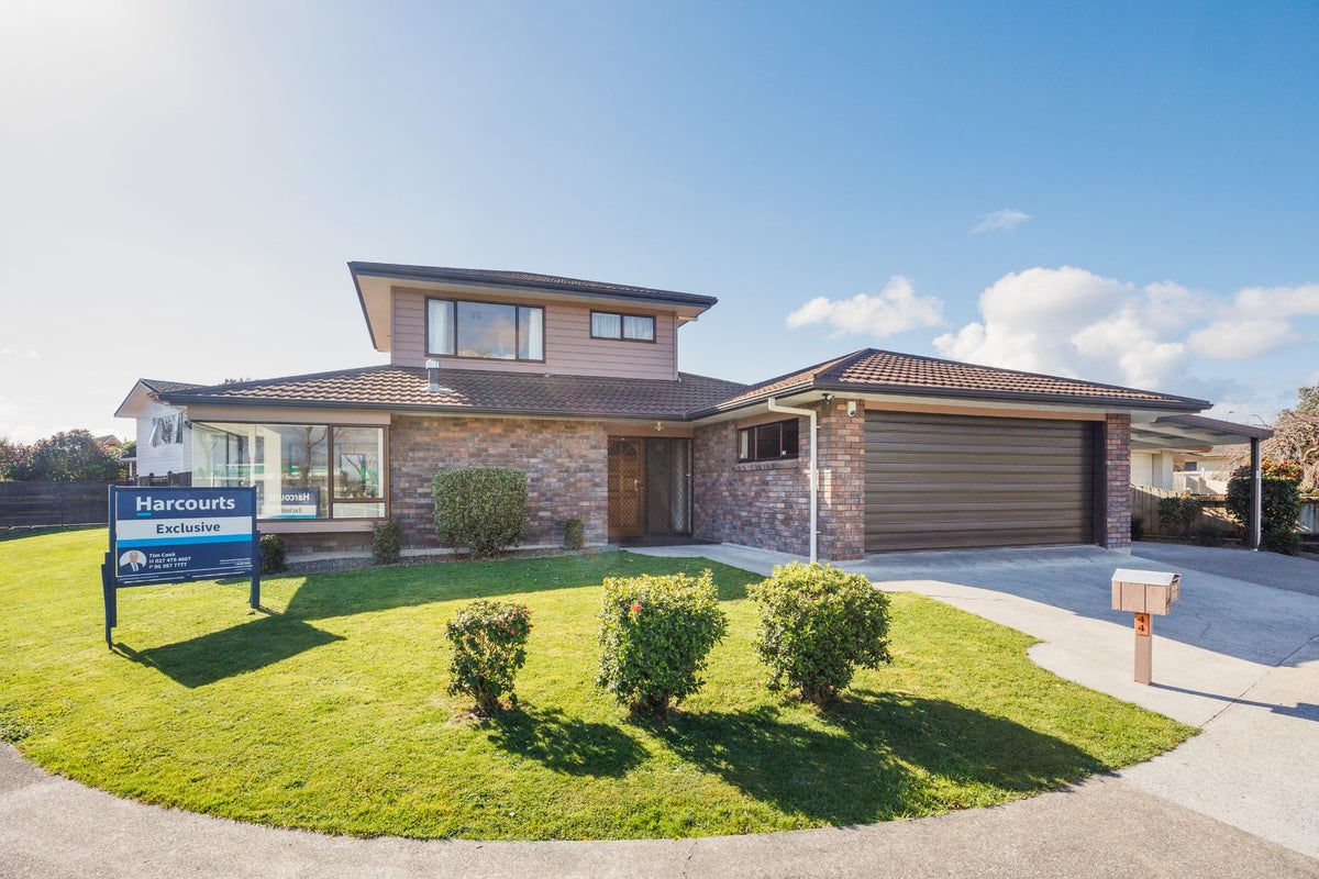44 Chippendale Crescent, Highbury, Palmerston North - Carousel 1