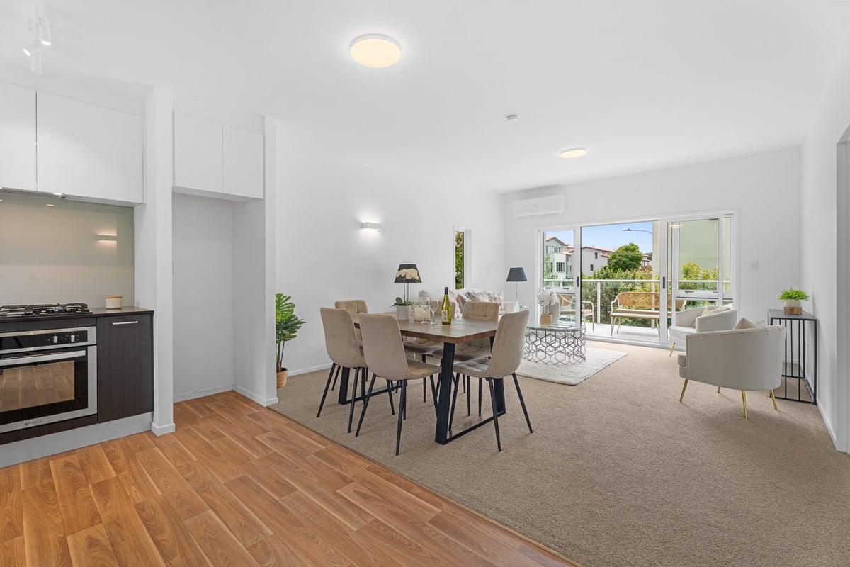 8B Arotau Place, Grafton, Auckland - Carousel 1