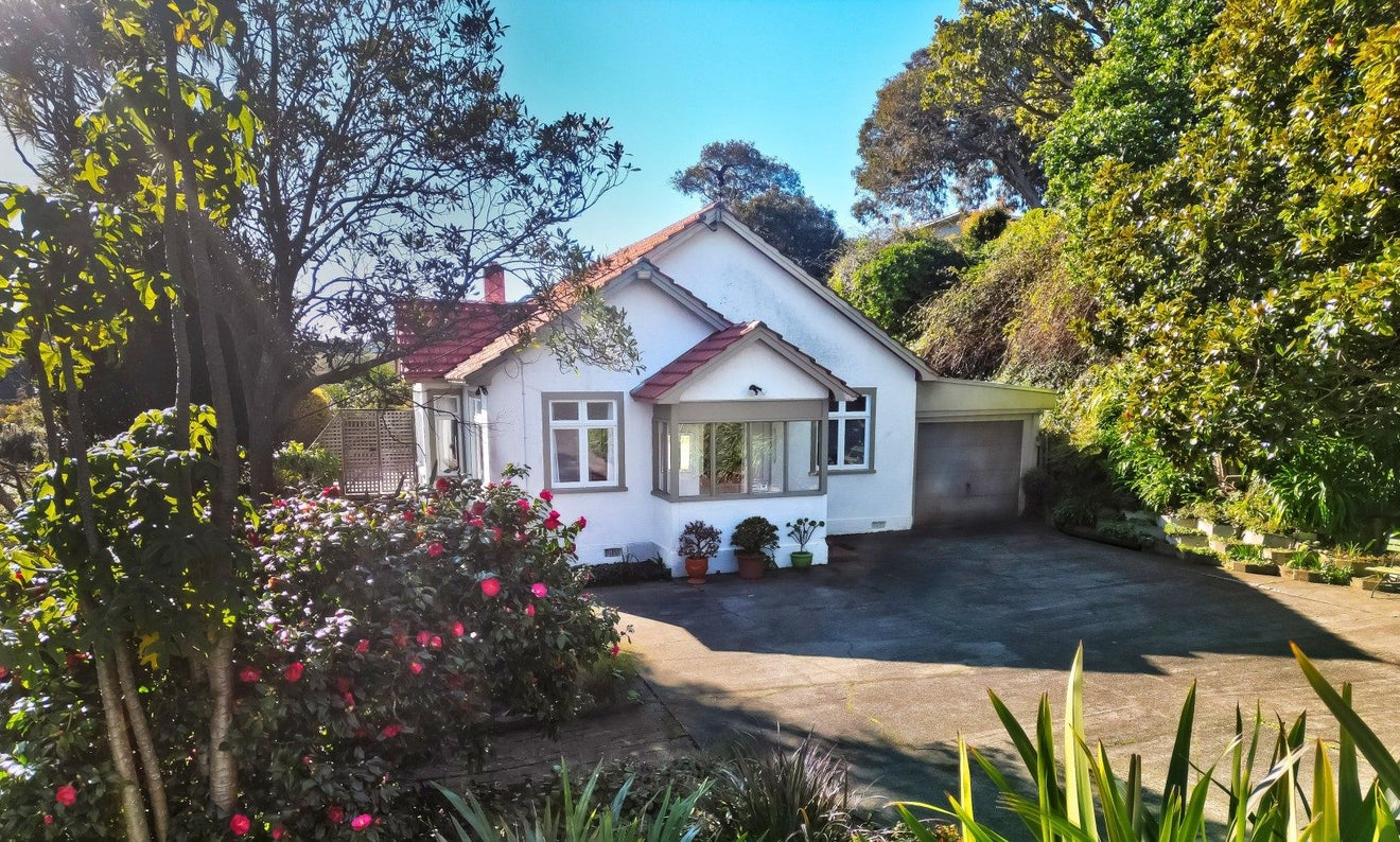 11 Hipango Terrace, Durie Hill, Whanganui - Carousel 1