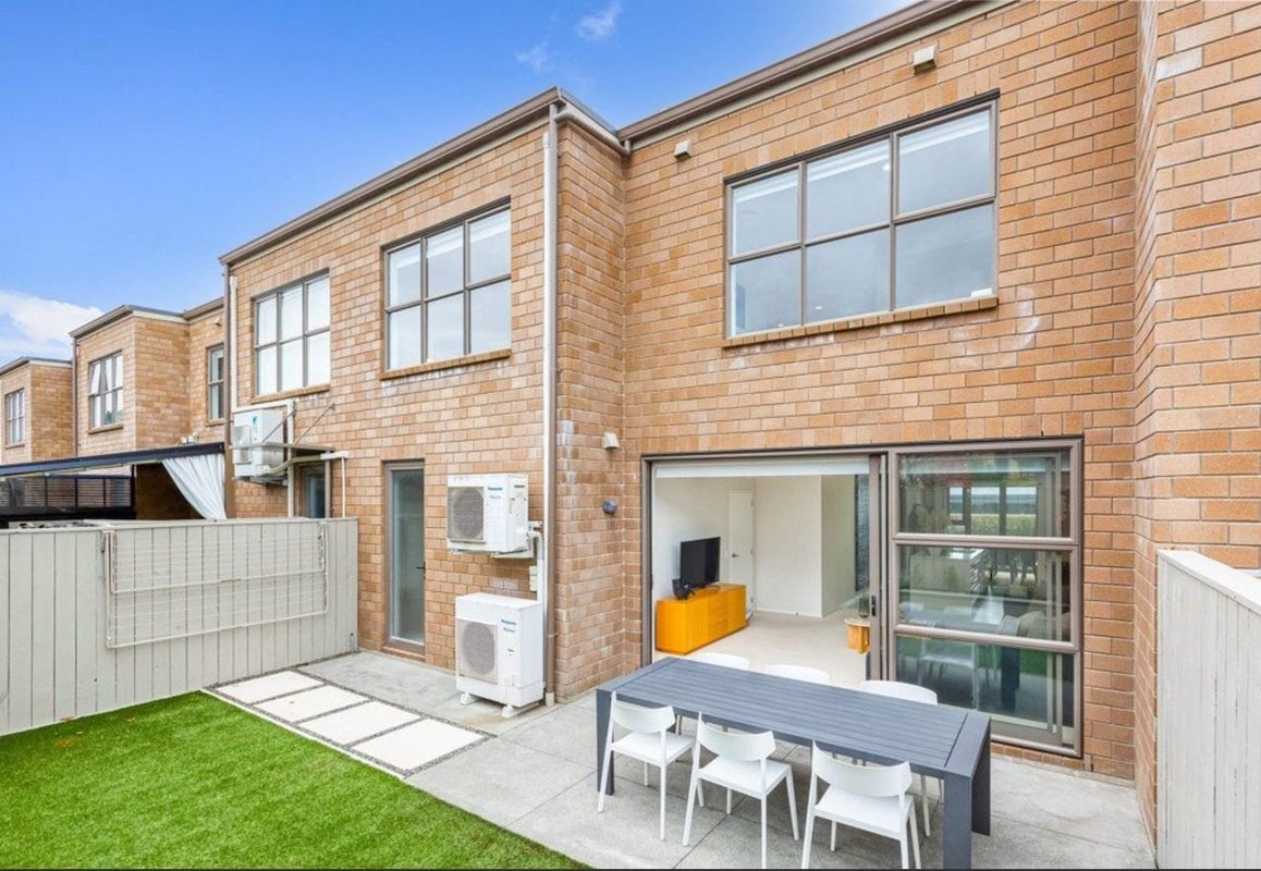 18 Purchas Hill Drive, Stonefields, Auckland - Carousel 2