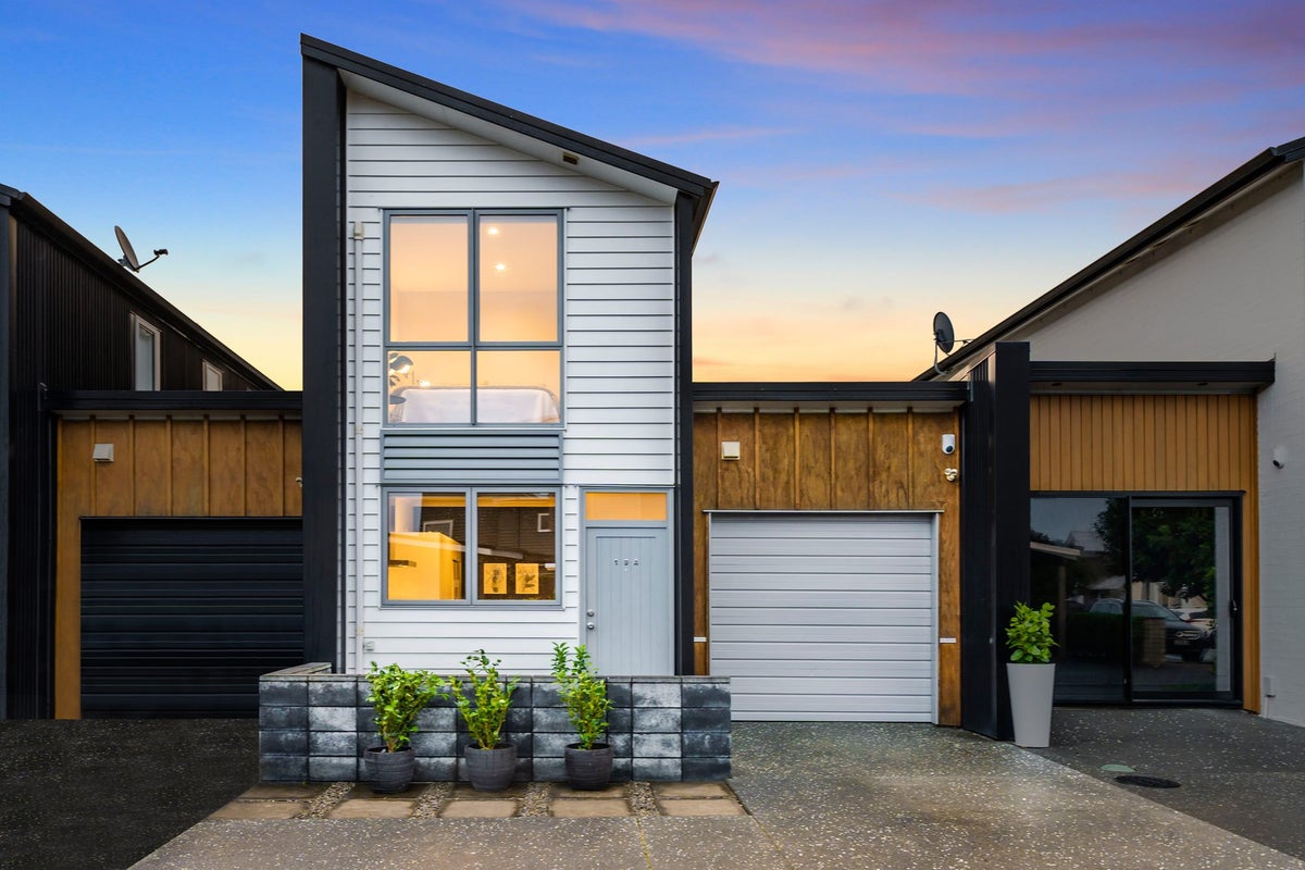 19A Meteor Road, Hobsonville, Auckland - Carousel 1