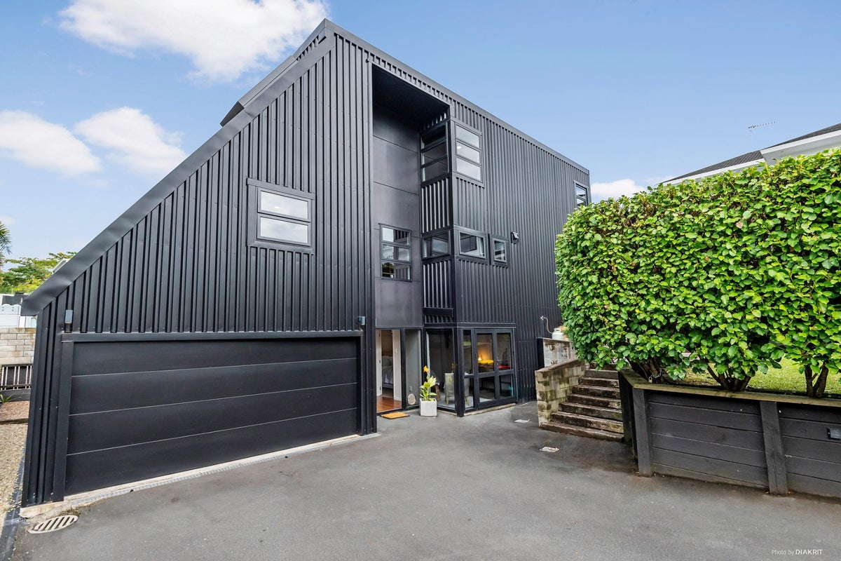 2A Fowlers Avenue, Frankton, Hamilton - Carousel 1