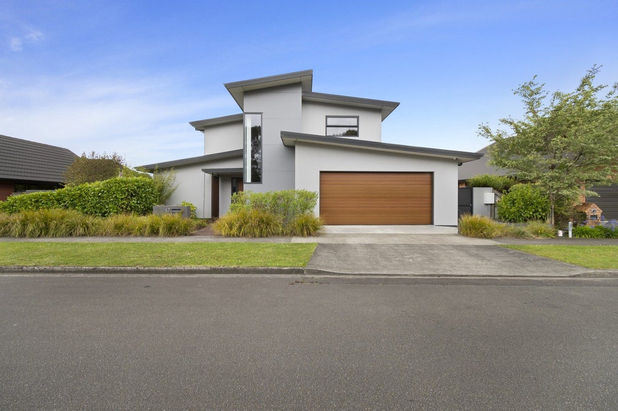 67 Ruapehu Drive, Fitzherbert, Palmerston North - Carousel 1