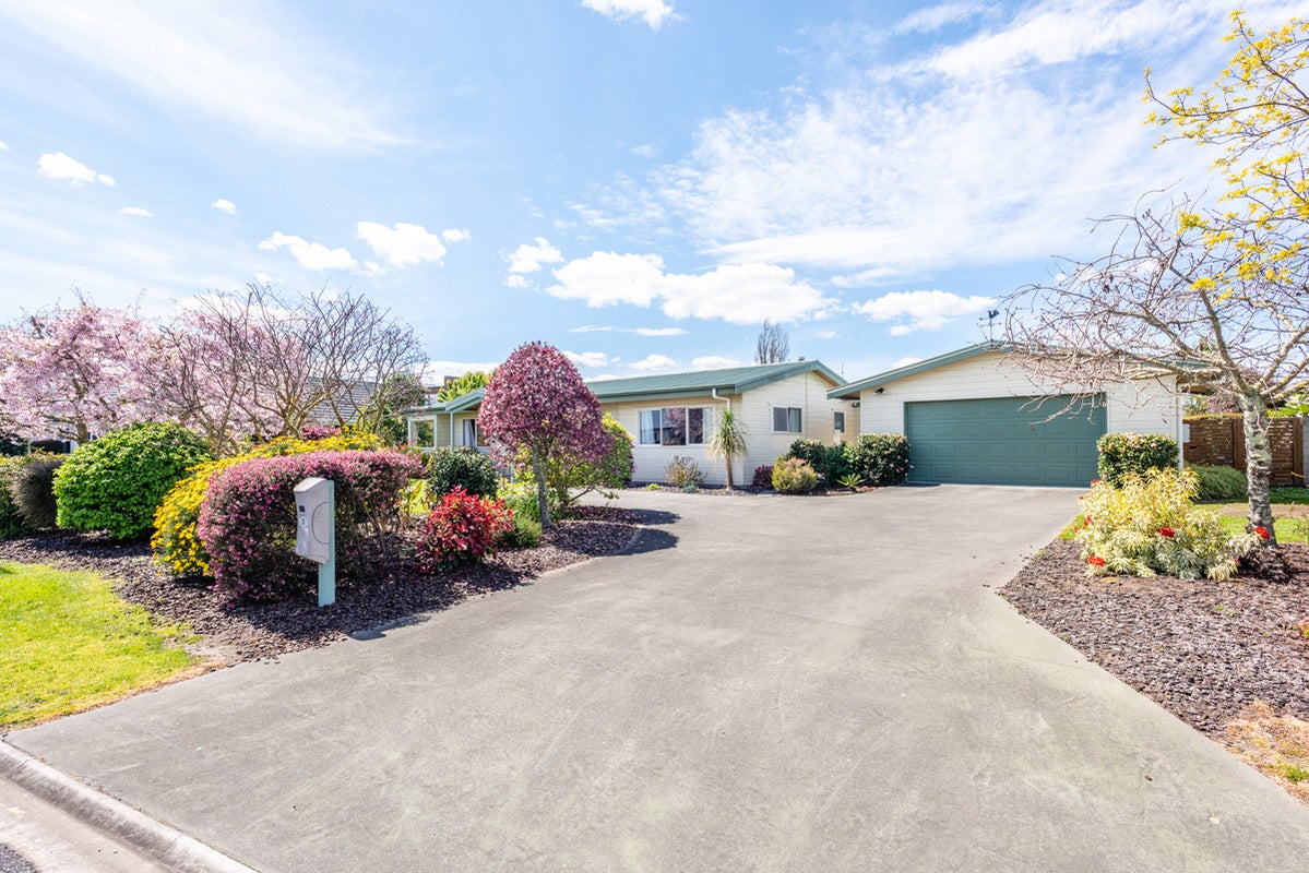 15 Parkview Place, Riverdale, Gisborne - Carousel 1