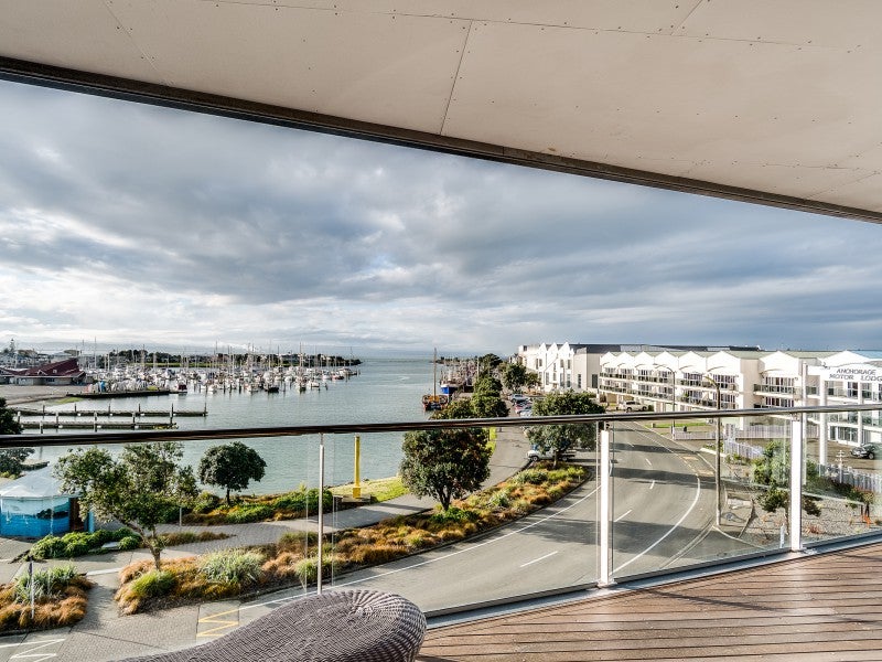 402/14A WEST QUAY, AHURIRI, NAPIER - Carousel 2