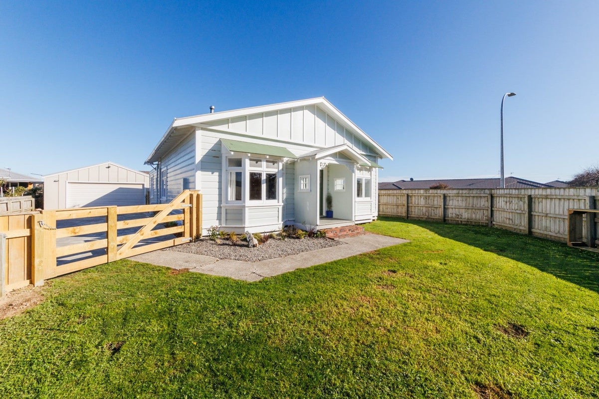 73 James Line, Kelvin Grove, Palmerston North - Carousel 1