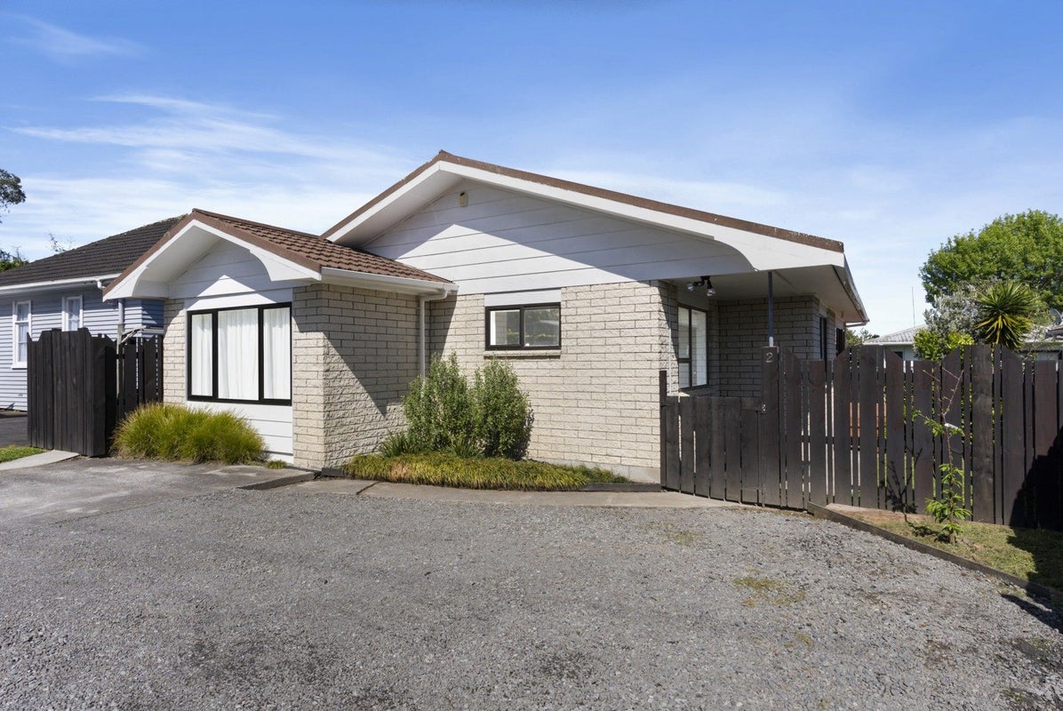 2/74 Pah Road, Papatoetoe, Auckland - Carousel 1