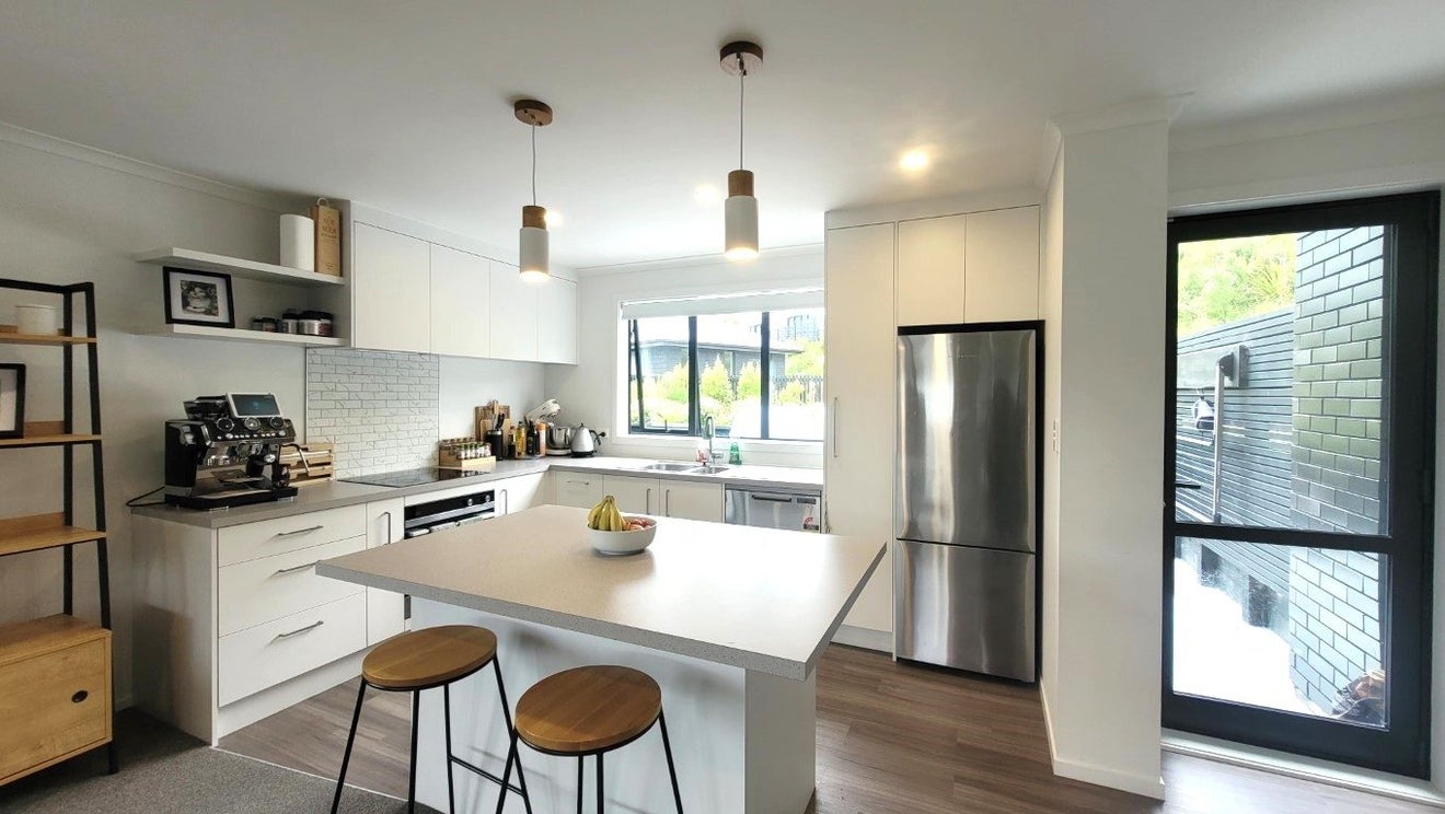 3 Holystone Road, Whitby, Porirua - Carousel 2