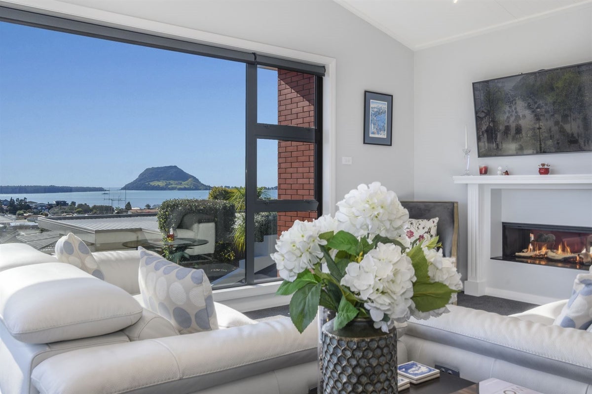 14 Hazel Terrace, Otumoetai, Tauranga - Carousel 1