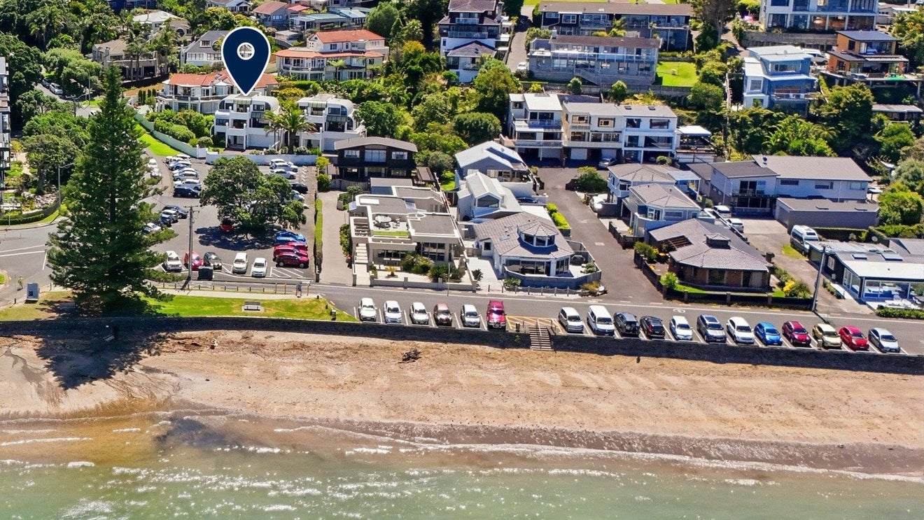 1/1 Valley Road, Browns Bay, Auckland - Carousel 1