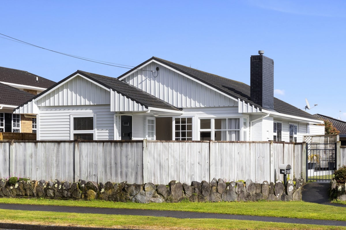 260 Mangorei Road, Merrilands, New Plymouth - Carousel 14