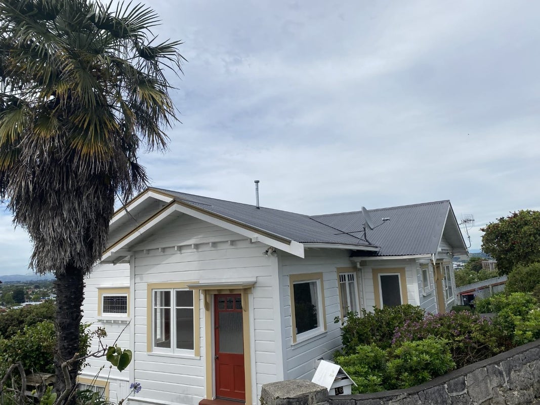 16 Guys Hill Road, Hospital Hill, Napier - Carousel 1