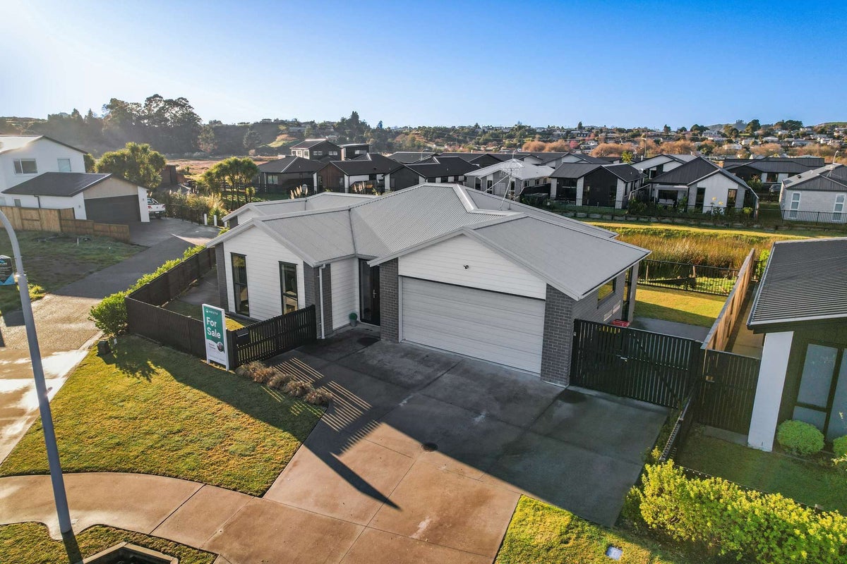 42 Hinaki Street, Poike, Tauranga - Carousel 2