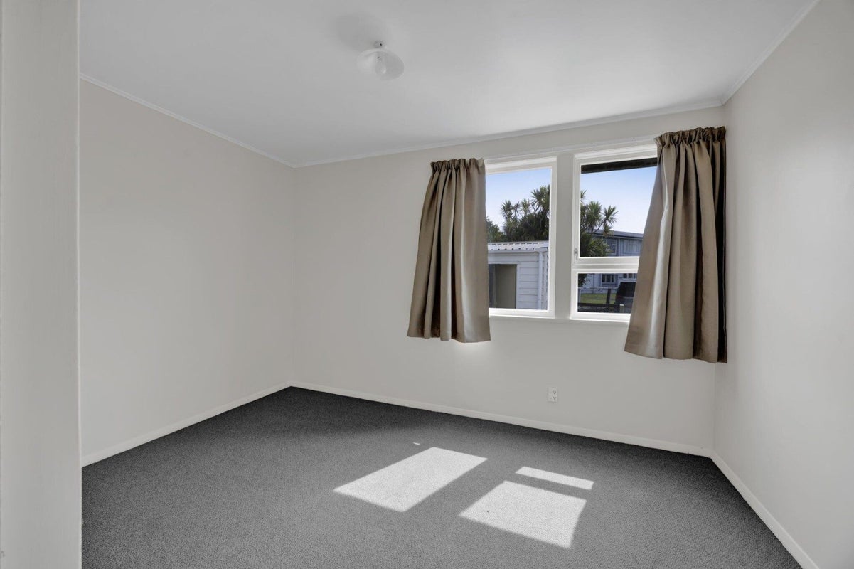72 Banks Street, Marfell, New Plymouth - Carousel 30