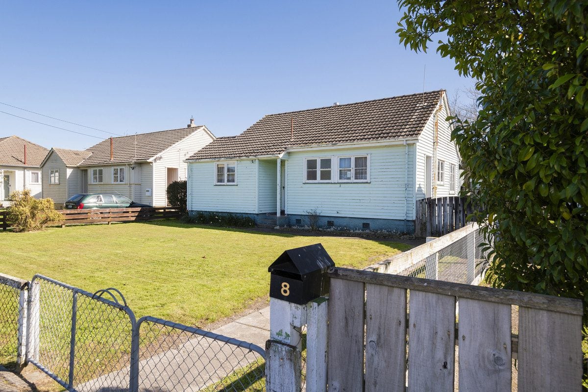 8 De Lautour Road, Kaiti, Gisborne - Carousel 1