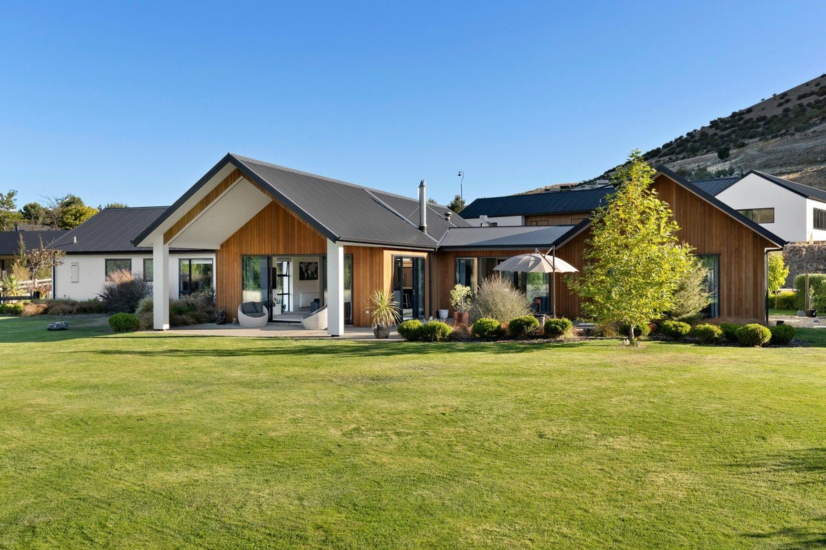 2 Turner Terrace, Lowburn, Cromwell - Carousel 1