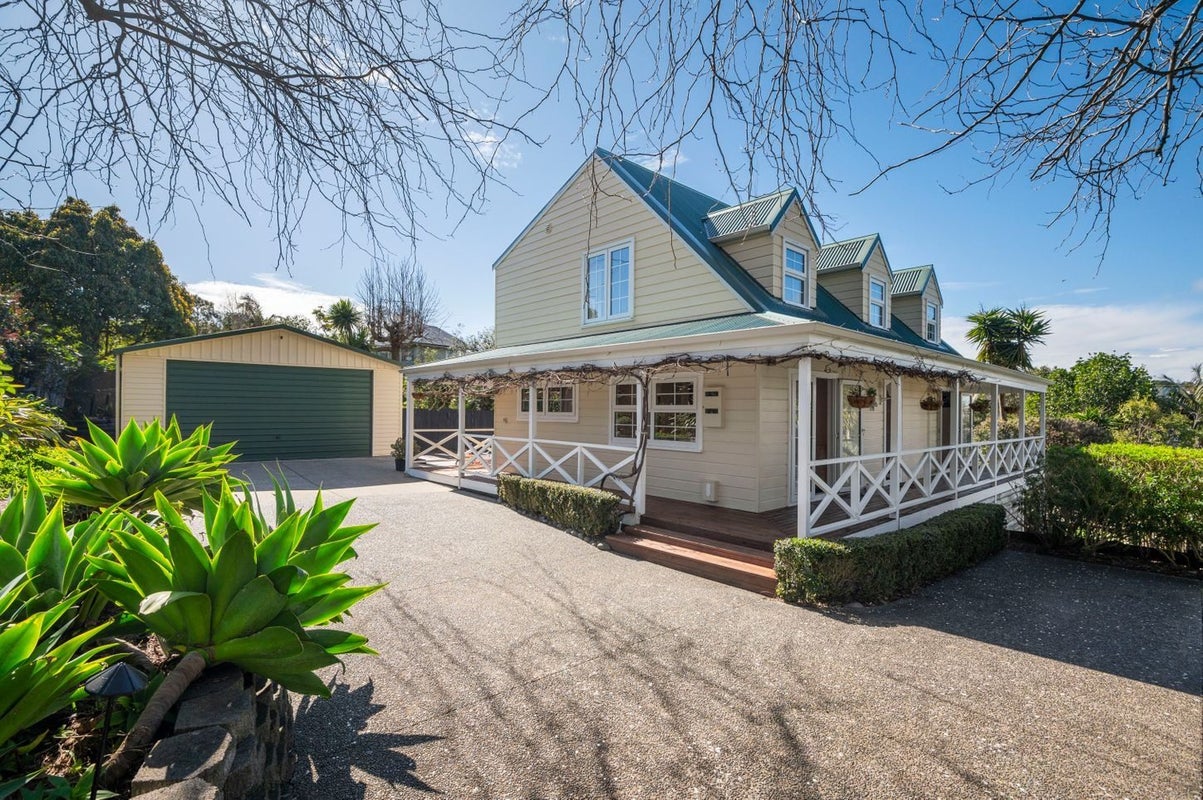 12 Regia Close, Half Moon Bay, Auckland - Carousel 1