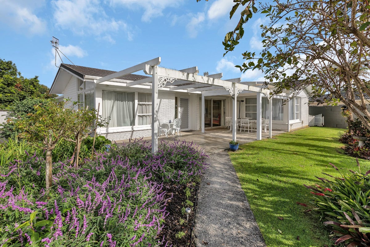 20 Carlton Crescent, Kamo, Whangarei - Carousel 1