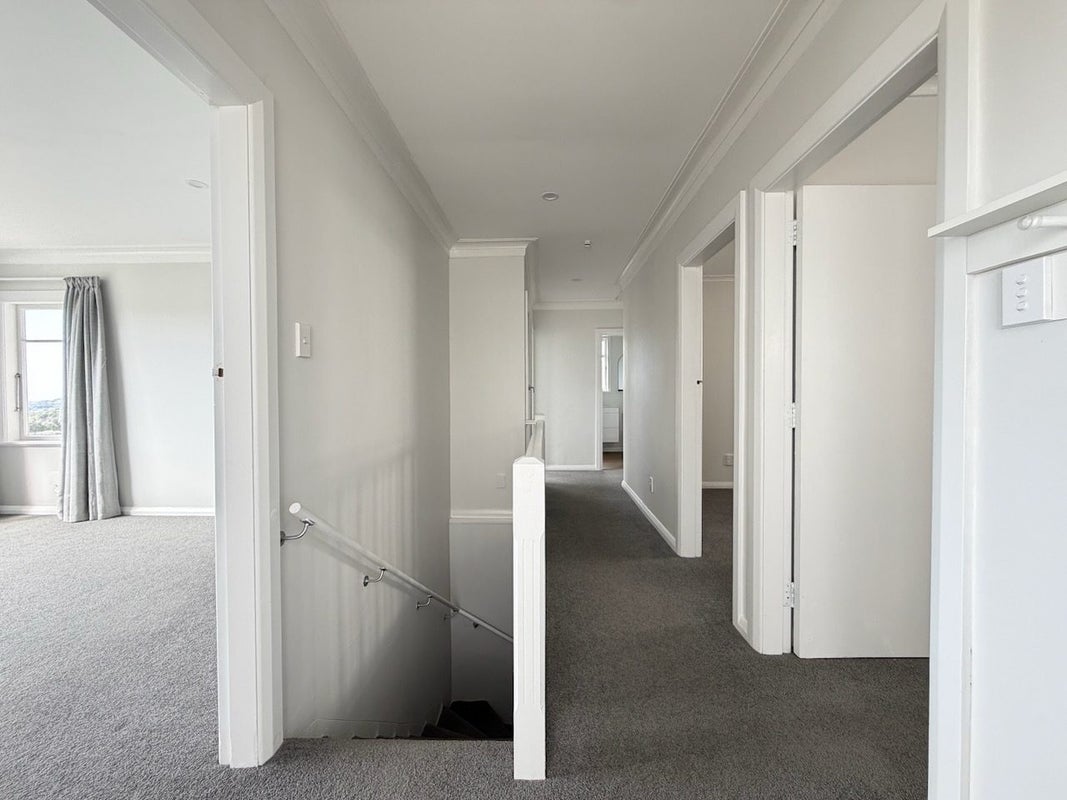12 Mertoun Terrace, Highbury, Wellington - Carousel 2