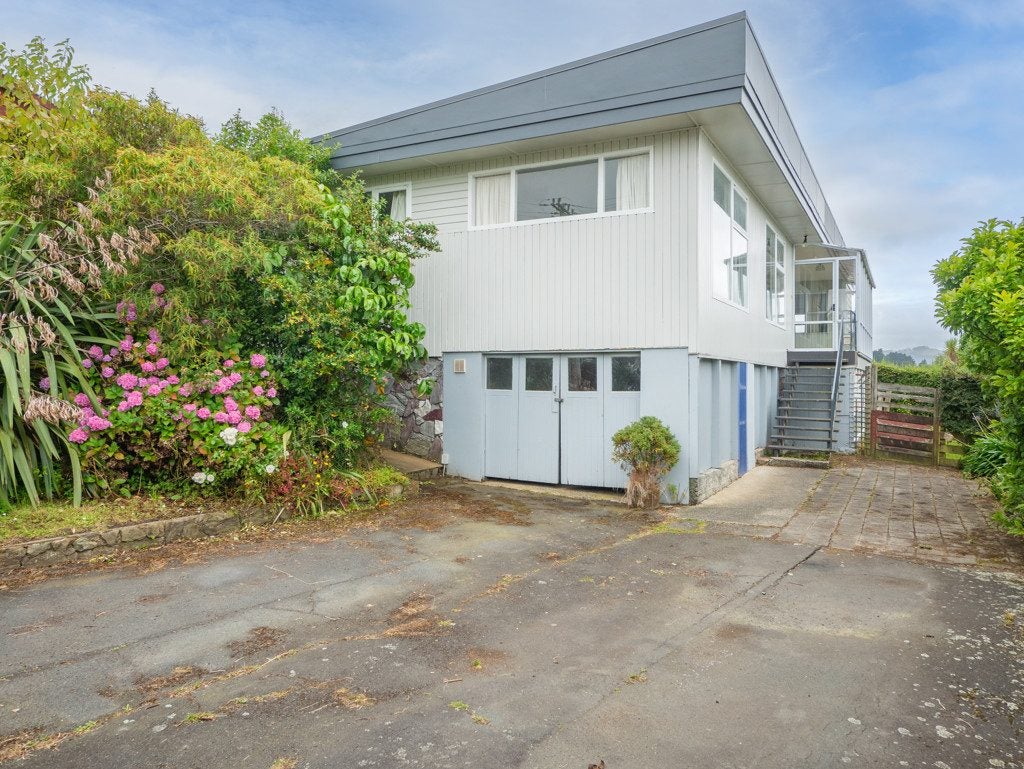 18 Huia Street, Saint Leonards, Dunedin - Carousel 1