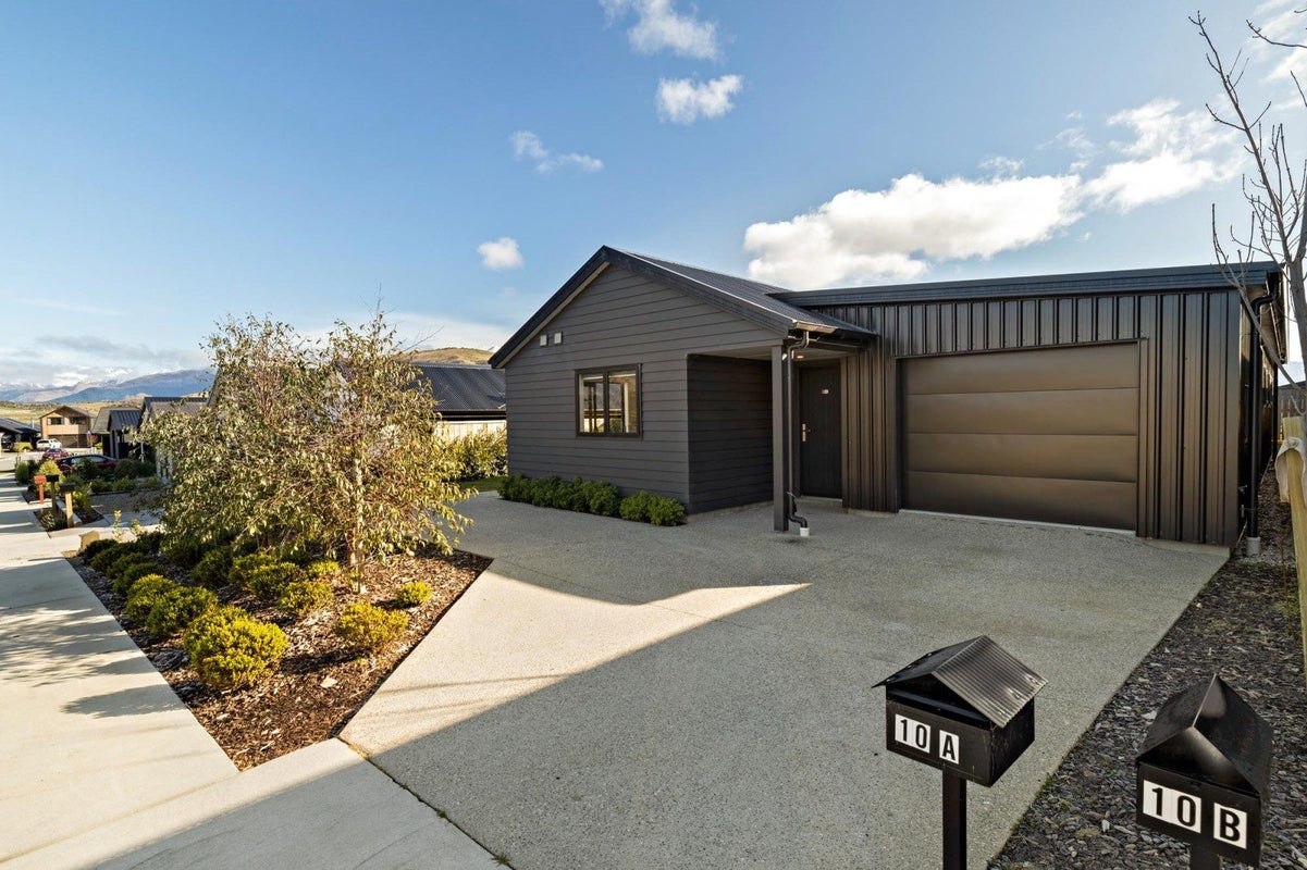 10 Leicester Street, Jacks Point, Queenstown - Carousel 2